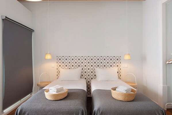 1 bedroom, free WiFi, bed sheets - Room 'Quarto 7' with Shared Terrace, Wi-Fi and Air Conditioning (Faro)