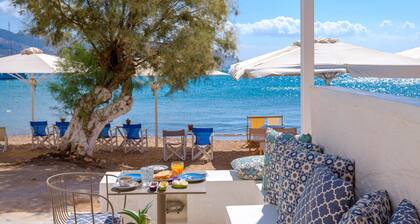 Apartment 'Echinousa Kimolos katoikia no6' with Mountain View, Wi-Fi and Air Conditioning