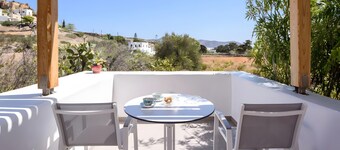 Echinousa Kimolos Apartment no6 with Mountain View, Wi-Fi & Air Conditioning