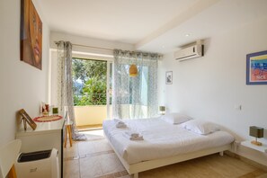 2 bedrooms, iron/ironing board, free WiFi, bed sheets - Mediterranean Escape Between the Sea and the Esterel Mountains (Théoule sur Mer)