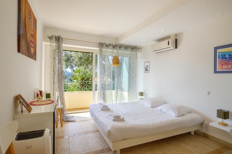 2 bedrooms, iron/ironing board, free WiFi, bed sheets. Mediterranean Escape Between the Sea and the Esterel Mountains