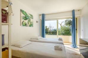 2 makuuhuonetta, silitysrauta/-lauta, ilmainen Wi-Fi, vuodevaatteet