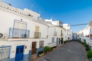 Exterior - Holiday Home 'De Arte' with Mountain View, Wi-Fi and Air Conditioning (Torrox)