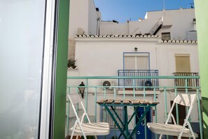 Outdoor dining - Holiday Home 'De Arte' with Mountain View, Wi-Fi and Air Conditioning (Torrox)