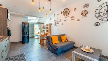 TV, tavolo da ping pong