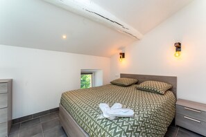 1 غرفة نوم ومكواة/لوح كي وواي فاي مجانًا وملاءات أسرّة