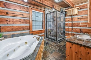 Dusche, Whirlpool, Handtücher, Seife
