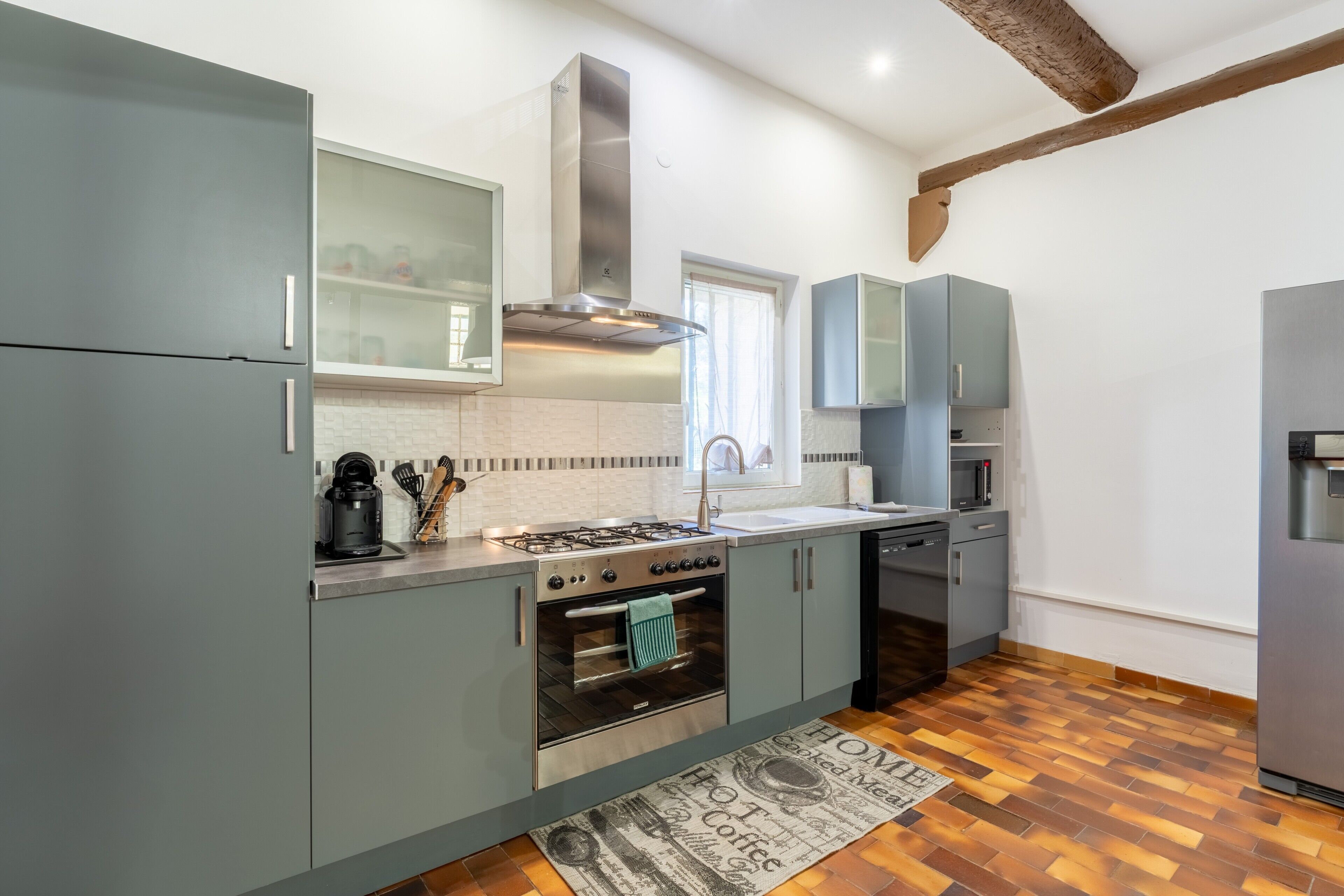 Refrigerador, microondas, horno, placa de cocina