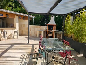 Outdoor dining - Apartment 'Fanny' with Shared Pool, Wi-Fi and AC (Avignon)
