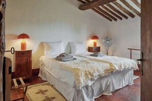3 bedrooms, free WiFi, bed sheets - Apartment 'Casale Toscano Con Vista Giardino' with Shared Garden, Wi-Fi and Air Conditioning (Lucca)