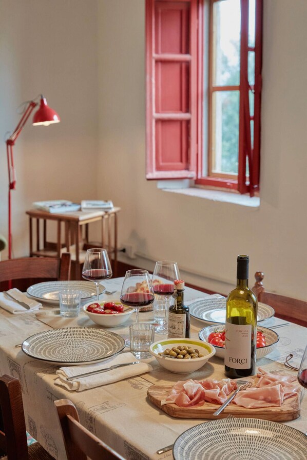 Dining - Apartment 'Casa Sulle Colline Per 6 Persone' with Shared Garden, Wi-Fi and Air Conditioning (Lucca)