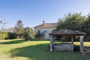 Exterior - Bed and Breakfast 'Habitación Doble 2' with Mountain View, Shared Pool and Wi-Fi (Tui)