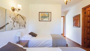Iron/ironing board, free WiFi, bed sheets