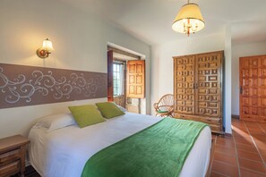 1 bedroom, iron/ironing board, free WiFi, bed sheets - Bed and Breakfast 'Habitación Triple 2' with Mountain View, Shared Pool and Wi-Fi (Tui)