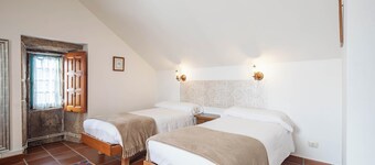 Bed and Breakfast 'Habitación Doble 3' with Mountain View, Shared Pool and Wi-Fi