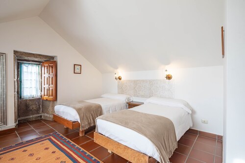 Bed and Breakfast 'Habitación Doble 3' with Mountain View, Shared Pool and Wi-Fi