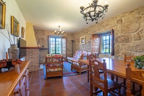 Dining - Bed and Breakfast 'Habitación Doble 4' with Mountain View, Shared Pool and Wi-Fi (Tui)