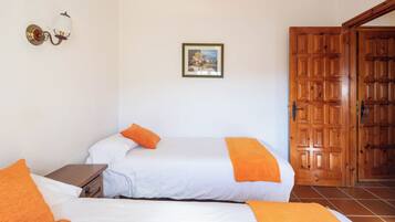 1 dormitorio, tabla de planchar con plancha, wifi gratis y ropa de cama