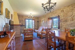Dining - Bed and Breakfast 'Habitación Doble 1' with Mountain View, Shared Pool and Wi-Fi (Tui)