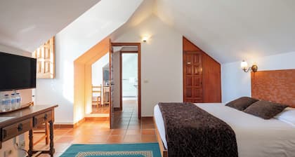 Bed and Breakfast 'Habitación Doble 1' with Mountain View, Shared Pool and Wi-Fi