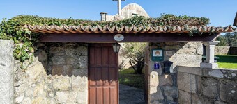 Bed and Breakfast 'Habitación Doble 1' with Mountain View, Shared Pool and Wi-Fi