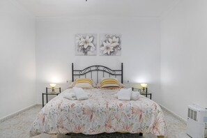 2 dormitorios, tabla de planchar con plancha, wifi gratis y ropa de cama