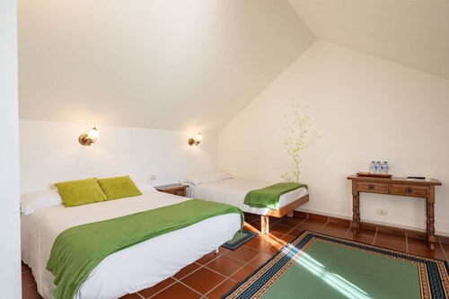 Pension 'Habitación Triple 3' mit Bergblick, Gemeinschaftspool und Wi-Fi