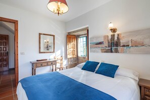 1 habitación, tabla de planchar con plancha, wifi gratis y ropa de cama 