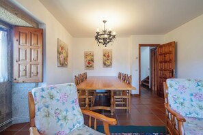 Dining - Bed and Breakfast 'Habitación Triple 4' with Mountain View, Shared Pool and Wi-Fi (Tui)