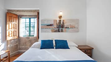 1 habitación, tabla de planchar con plancha, wifi gratis y ropa de cama