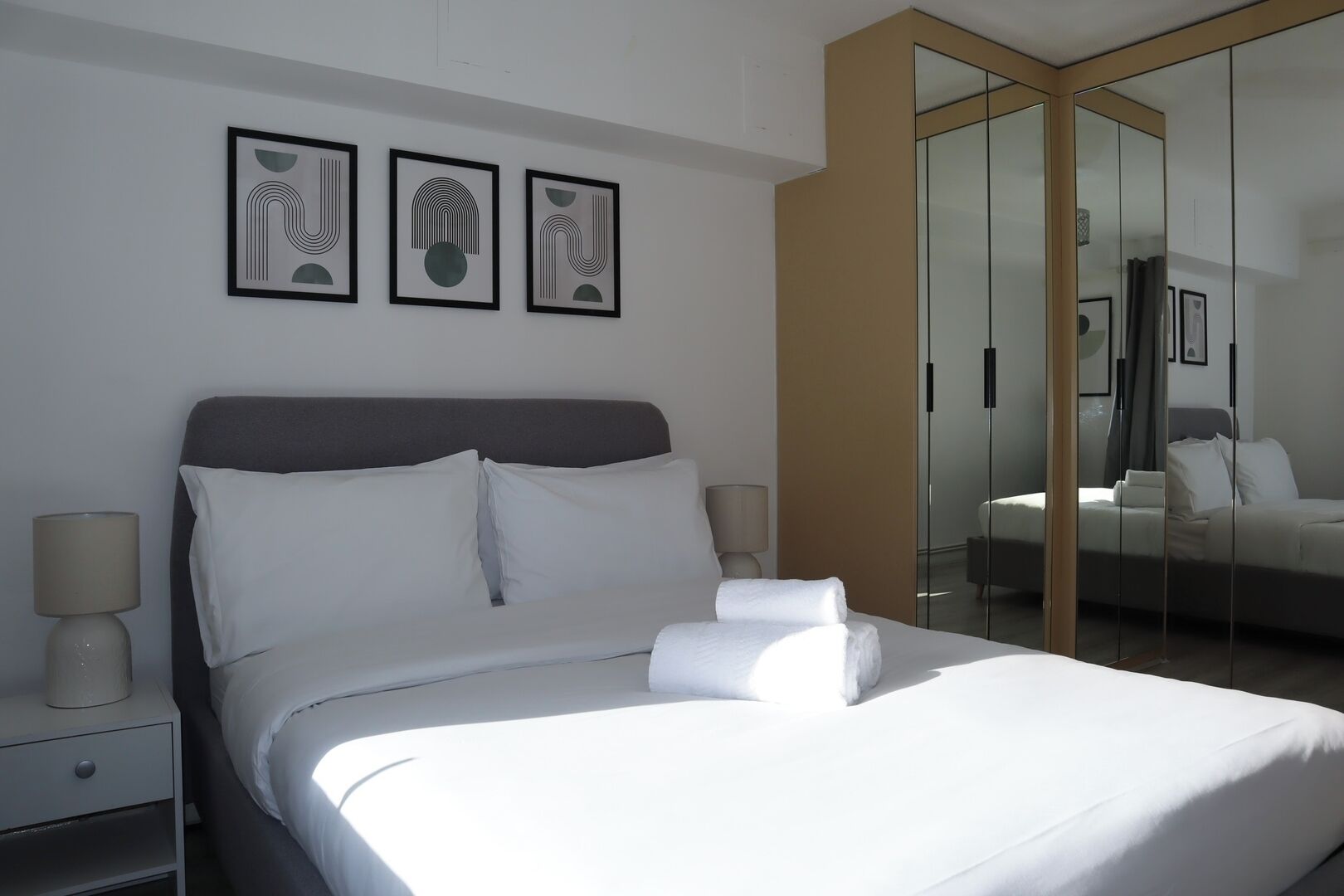 1 Schlafzimmer, Schreibtisch, Bügeleisen/Bügelbrett, Reisekinderbett