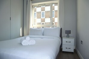 3 bedrooms, desk, iron/ironing board, travel crib