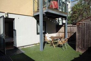 Outdoor dining - BnBNook - Camden 2BR with Terrace - King's Cross (Greater London)