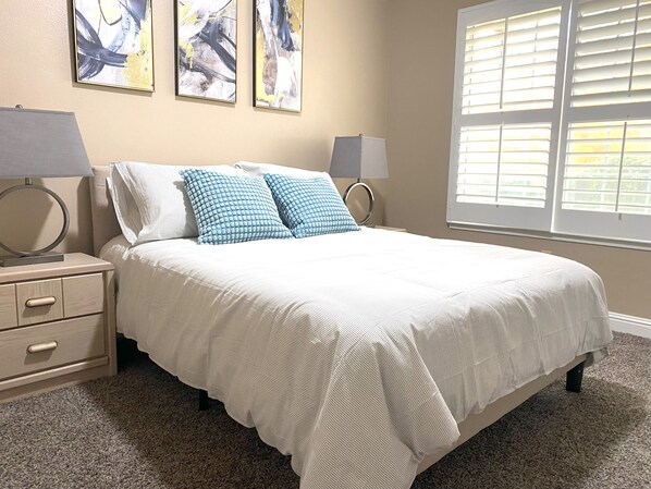 3 chambres, coffres-forts dans les chambres, fer et planche Ă repasser