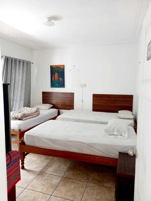 3 bedrooms, iron/ironing board, WiFi, bed sheets