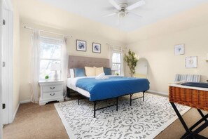 5 عدّة غرف نوم ومكواة/لو�ح كي وواي فاي وملاءات أسرّة