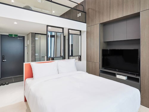 NEWCZ CENTUM HOTEL