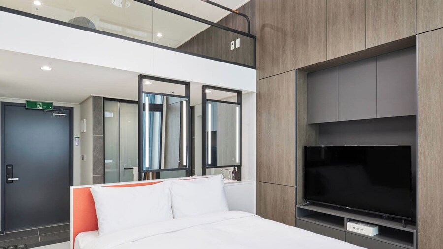 NEWCZ CENTUM HOTEL