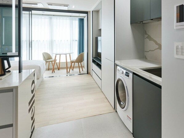 Ocean Classic Twin | Private kitchenette | Fridge, electric kettle - NEWCZ CENTUM HOTEL (Busan)