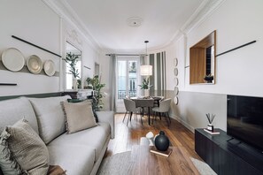 TV - Dolmaci - 1 chambre à Charonne (Paris)