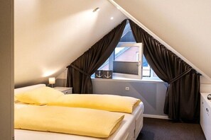 2 bedrooms, iron/ironing board, Internet