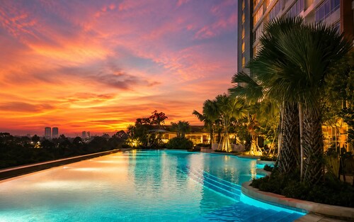 CGK Airport Summer Grand Studio Family Ensuite Executive Triple