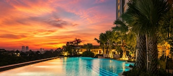 CGK Airport Summer Grand Studio Family Ensuite Executive Triple