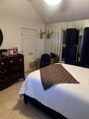 4 Schlafzimmer, Bügeleisen/Bügelbrett, WLAN, Bettwäsche