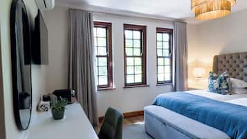 Luxury Double or Twin Room, Garden View | In-room safe, laptop workspace