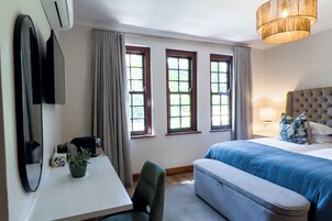 Luxury Double or Twin Room, Garden View | In-room safe, laptop workspace