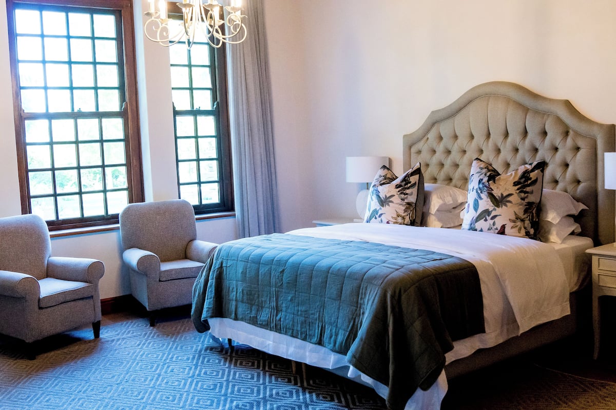 Superior Double Room | Peti besi dalam bilik, ruang kerja komputer riba