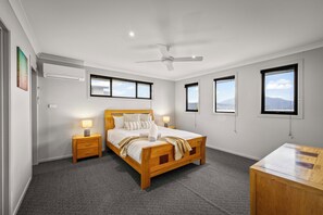 4 室のベッドルーム、アイロン / アイロン台、WiFi、ベッドシーツ