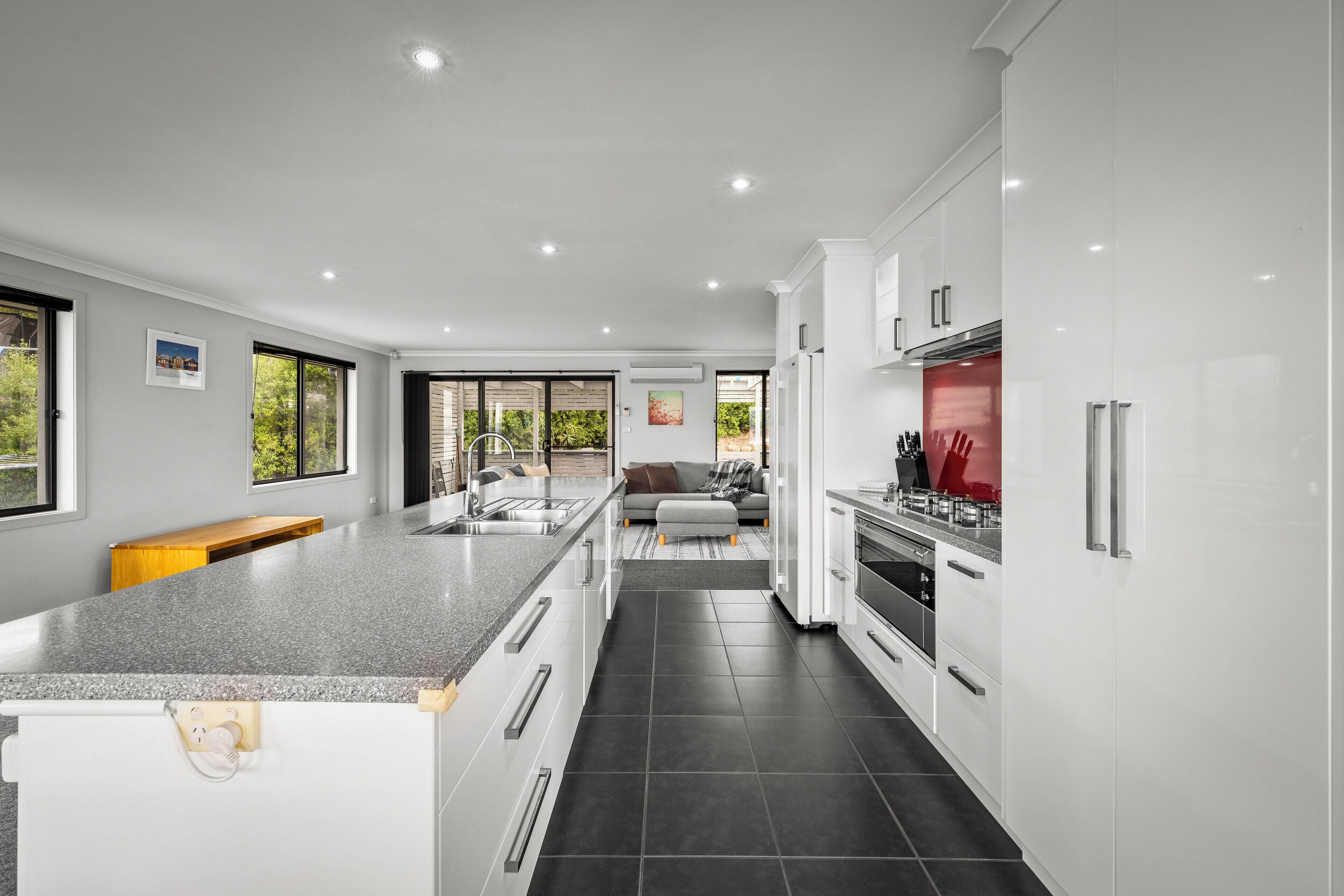 ثلاجة، ميكروويف، فرن، موقد طهي مسطح