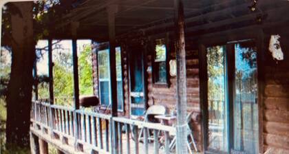 Charming cabin in the Heart of the Choctaw Nation with spectacular view.